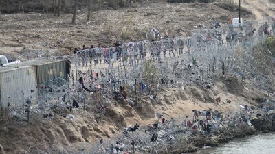 El gobernador de Texas sigue cercando la línea fronteriza