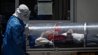 México aún no aplana ni supera la curva de contagios y muertes