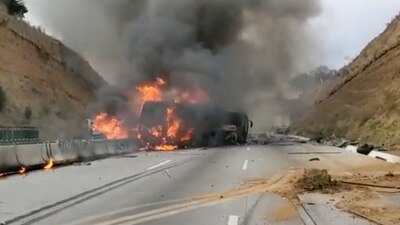 Choque entre camión de pasajeros y tráiler
