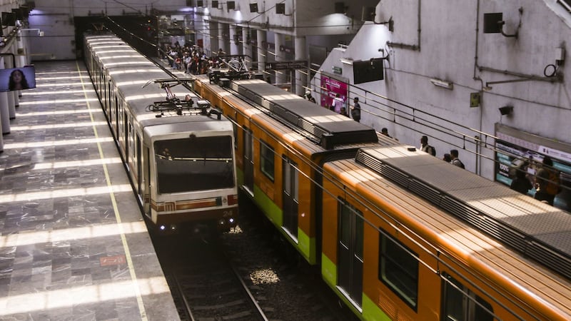 Línea A del Metro de la CDMX se queda ‘sin luz’; suspenden servicio en todo el trayecto