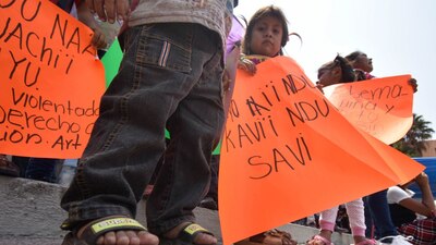 Tienen poco acceso a la educación y empleo, mientras que muchos niños indígenas no cuentan siquiera con acta de nacimiento