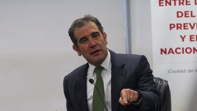 El presidente del INE asegura que hay un embate frontal contra la institución.