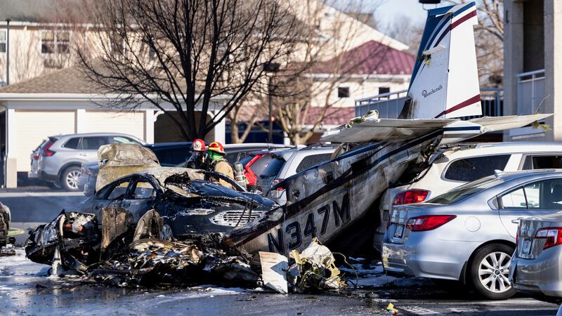 ¡Otro accidente aéreo! Avión se estrella en un estacionamiento de Pensilvania