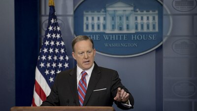 La relación entre el vocero de la Casa Blanca y los medios fue difícil desde que asumió el cargo