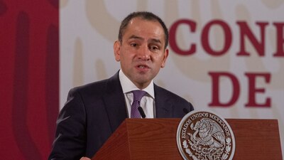 El secretario de Hacienda señaló que el cubrebocas es un elemento importante para reactivar la economía