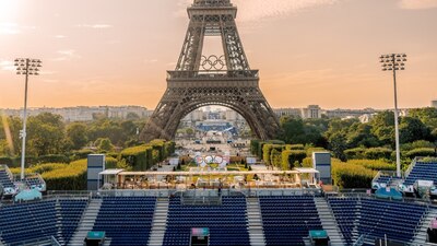 Los aros, de 29 por 13 metros, fueron instalados en junio pasado en la Torre Eiffel