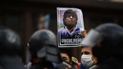 Ciento de personas se reunieron en la Casa Rosada para despedirse del argentino