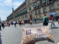 VIDEO: ¡Más accesible! Venden Frijoles Bienestar en puesto del Zócalo de la CDMX
