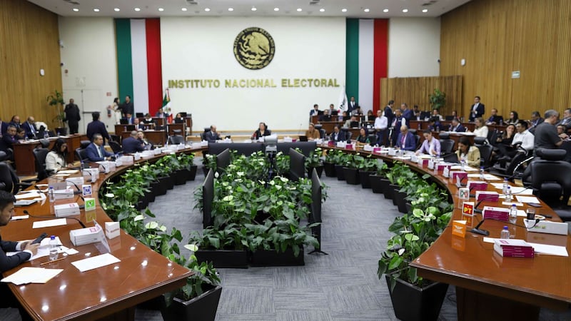 Revelan lista de 100 perfiles que buscan 3 plazas en el Consejo del INE; algunos son afines a Morena