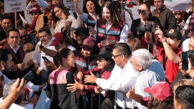 La aspirante aprovechó para acercarse con los ciudadanos y escuchar sus peticiones