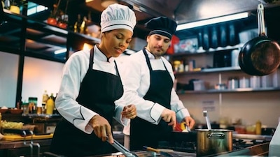 Pueden postular desde licenciados hasta técnicos en gastronomía