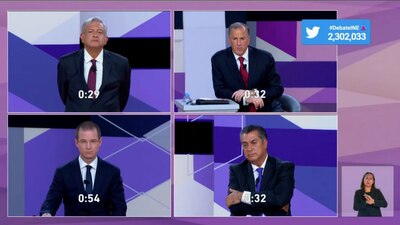 Los cuatro candidatos presidenciales durante el segundo debate del INE