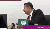 VIDEO: Gobernador de Puebla lleva a su perrito ‘Tommy’ a conferencia y lo hace ‘hablar’