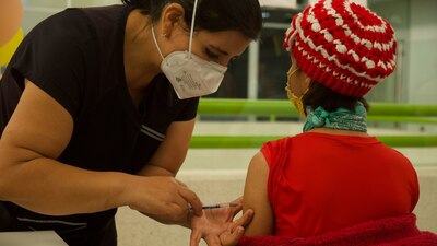 En CDMX inicia vacunación contra COVID-19 a menores con comorbilidades