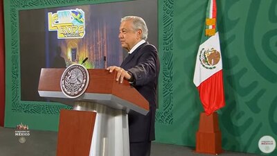 El presidente quiso recordar la canción Los caminos de la vida