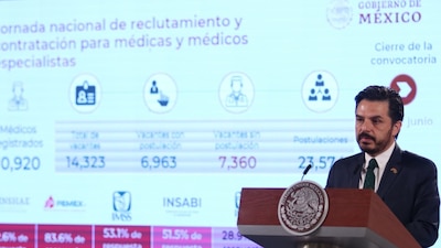 El director del IMSS dijo que los médicos contratados tendrán un estímulo económico