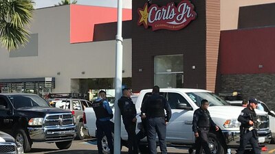 Sujetos armados entraron a un restaurante y dispararon directamente a un comensal