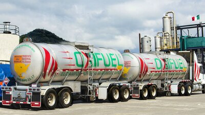 La empresa rebaja el etanol con gasolina para tener combustibles más baratos y que contaminen menos