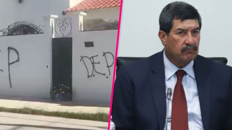 Pintas, coronas fúnebres y viejas acusaciones: vandalizan casa de Javier Corral en Ciudad Juárez