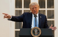 “Es impreciso y poco elegante”: Trump lanza encuesta para cambiar nombre de la IA