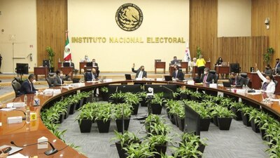 Los diputados de Morena criticaron que los 11 consejeros del órgano electoral ganen más que AMLO