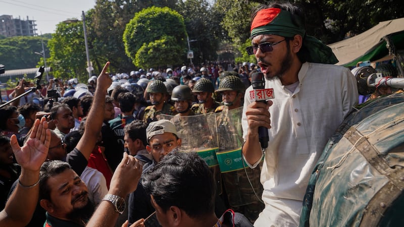 Condenan a pena de muerte a exprimera ministra de Bangladesh por reprimir a estudiantes en protesta