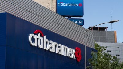 Venderán la cartera de clientes personal y empresarial, la afore y su patrimonio cultural e inmobiliario.