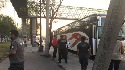 Elementos de la Fepade detuvieron a camiones que supuestamente llevaban gente a votar al Estado de México