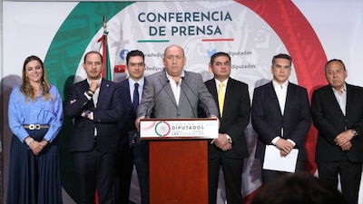 “Hoy pretenden sacar de la manera más burda una ley secundaria a la Ley Minera”, reclamó la oposición