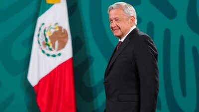 El presidente dijo que acatará la petición del INE de retirarlas pese a que "tiene sus diferencias", dijo