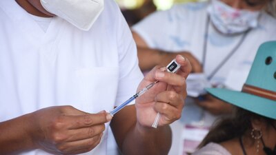 Hugo López-Gatell indicó también que el desarrollo de esta vacuna se contempla el resto del año.