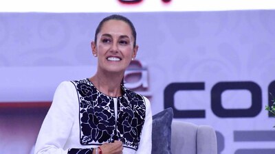 La candidata de Morena se alista para el debate en la CDMX