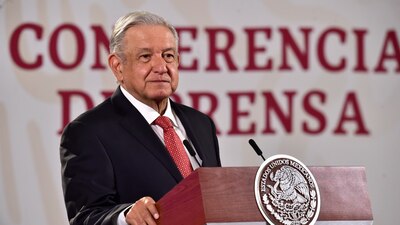 El mandatario se le fue duro y a la cabeza al INE por la suspensión de mañaneras y un spot