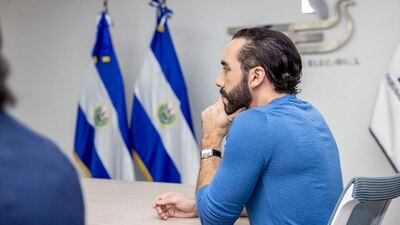 Buscará repetir mandato por la vía democrática e inscribió su partido