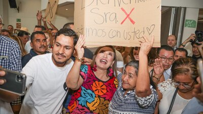 Es aspirante a la candidatura presidencial por el Frente Amplio por México