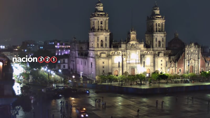 FOTOS: Rumbo a las protestas del 8M, blindan con vallas Palacio Nacional y la Catedral