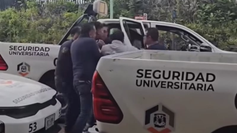 VIDEO: Captan momento en que alumnos y vigilancia de la UNAM frustran presunto robo