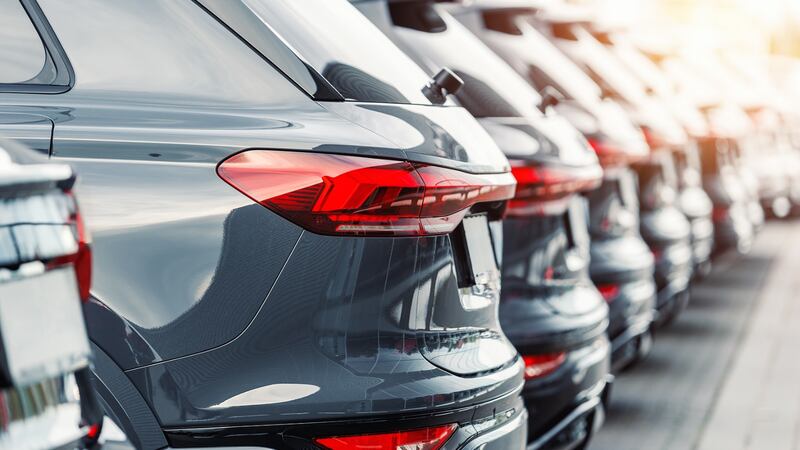 Trump advierte que aranceles para autos serán del 25%, entrarán en vigor en abril