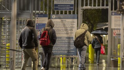 Los visitantes pueden entrar a EU por vía terrestre