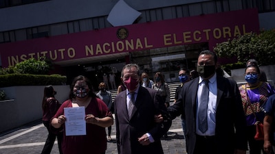 El diputado se registró como aspirante a la dirigencia de Morena