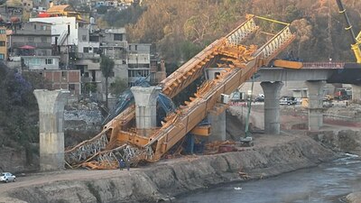 Todo ocurrió en el momento en el que una lanzadora, encargada de realizar trabajos en el Interurbano, colapsó