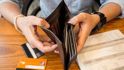 Toda una generación batalla con bajos salarios, falta de oportunidades laborales y un futuro incierto