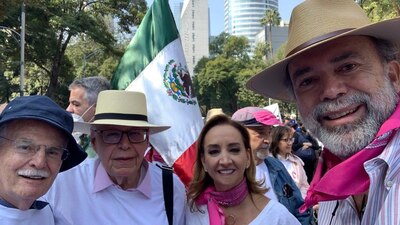Políticos y empresarios acudieron a la marcha en favor del INE que se desarrolla en la CDMX