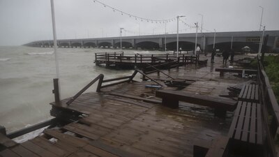 Los jóvenes se quedaron varados mar adentro durante el paso del huracán Milton