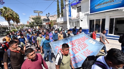 Señalaron que ocho de los 20 estudiantes heridos, graves en el hospital de Tixtla