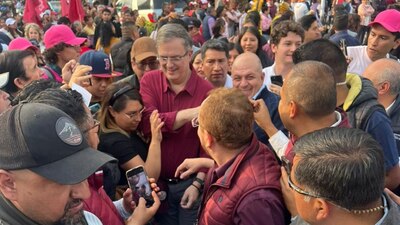 El excanciller fue recibido entre aplausos y ovaciones