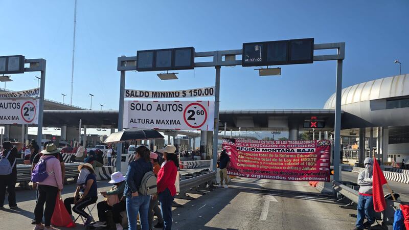 ¿Por qué hay tráfico? Maestros de la CNTE toman casetas de la autopista México–Cuernavaca
