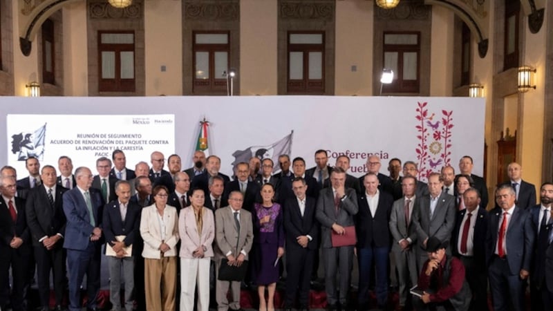 Sheinbaum acuerda con productores mantener la canasta básica en 910 pesos