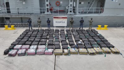 En un segundo evento, decomisaron 1.6 toneladas de presunta cocaína