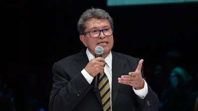 El senador mandó sus felicitaciones a los comunicadores